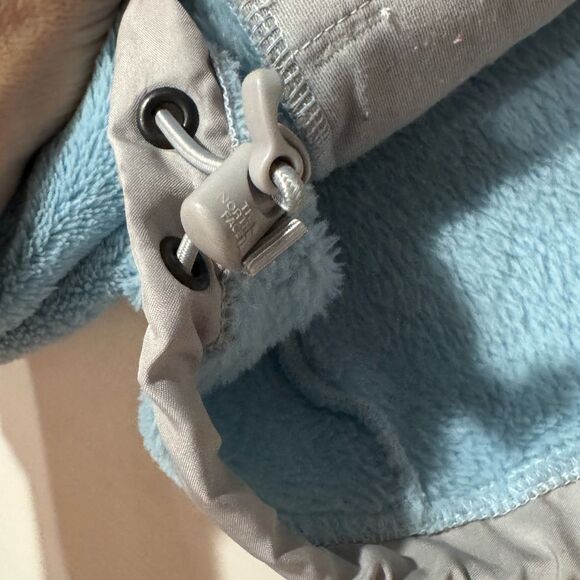 EUC Women’s Blue North Face Fleece Jacket sz M - Picture 9 of 11